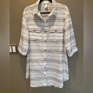 Women’s gray and white tunic.